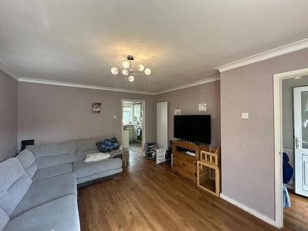 3 bedroom property to rent - Photo 2