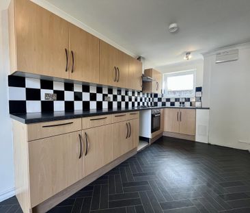 3 bedroom end of terrace house to rent - Photo 3