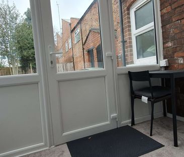A lovely 6 bed shared house, close to town centre and train station - Photo 4