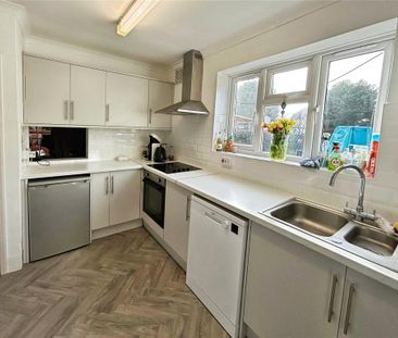 3 bedroom semi-detached house to rent - Photo 6