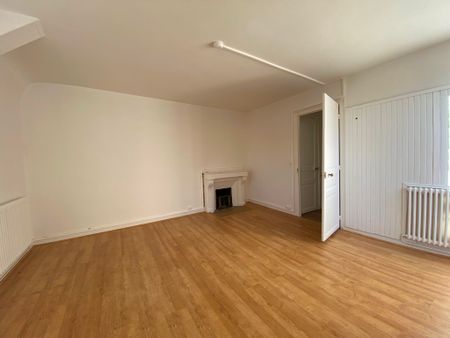 A LOUER – Appartement T3, AU COEUR du Centre Ville de Quimper, 76 m² avec deux Chambres ! - Photo 2