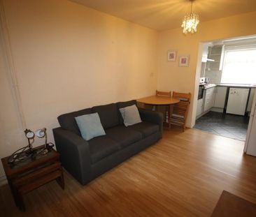 5 bedroom semi-detached house to rent - Photo 2