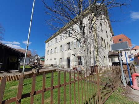 SPACIEUX ET LUMINEUX AU CENTRE DU VILLAGE - Photo 4