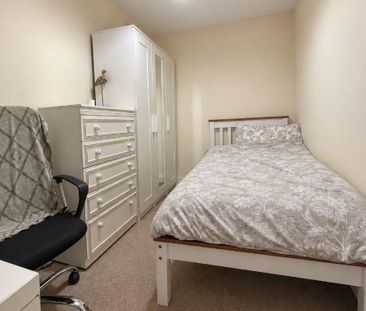1 bedroom in a house share to rent - Photo 6