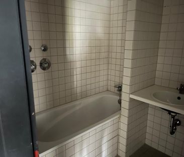 Helle Zwei-Zimmerwohnung im 1. OG ist ab sofort bezugsfrei! - Foto 2