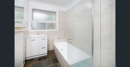 Family home with big backyard - Available 20/12/2025 - Photo 2