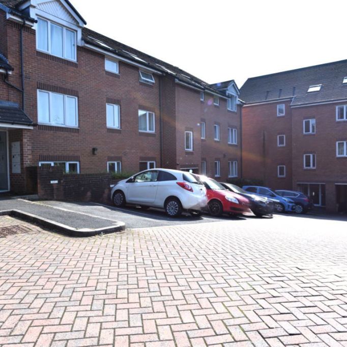 2 bedroom Flat in Flat 20, Leeds - Photo 1