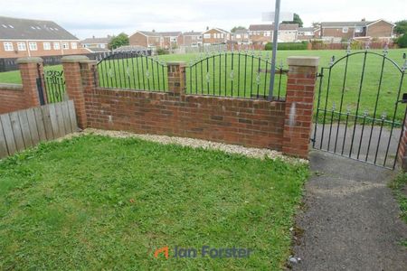 3 Bedroom House - Terraced - Photo 5