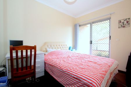Spacious Split-Level Townhouse - Photo 3