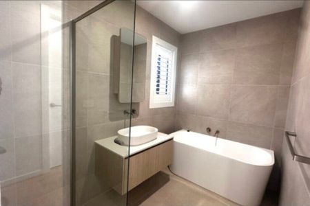 Cranbourne East - Photo 3