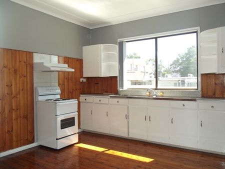 Affordable 3 Bed Home in Oak Flats - Photo 2