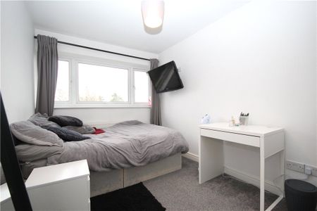 Queens Drive, Guildford, Surrey, GU2 9PP - Photo 3