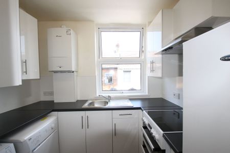 1 bed house to rent in Albemarle Road, Taunton, TA1 - Photo 3