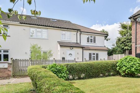 5 bed semi-detached house to rent in Robin Hood Drive, Bushey, WD23 - Photo 5
