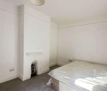 Russell Rise, Luton, Bedfordshire, LU1 - Photo 1