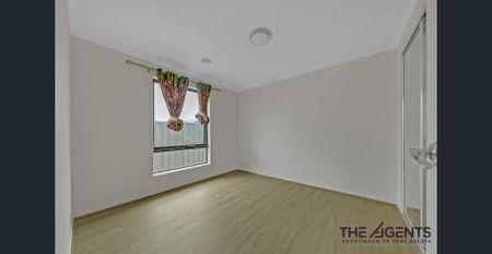 Spacious Family Home Offering Comfort, Style & Convenience - Photo 5