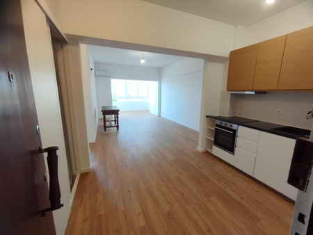 Apartamento T1 totalmente remodelado com vista de mar no centro de Cascais - Photo 2