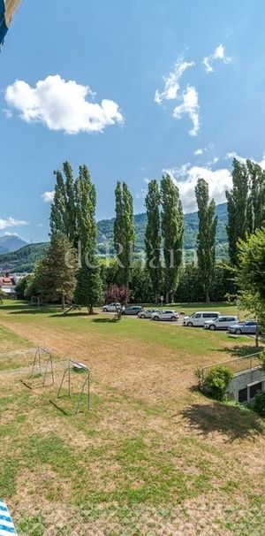 Bel appartement à proximité de toutes les commodités - Photo 1
