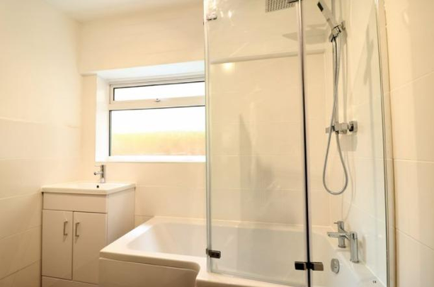 4 bedroom terraced house to rent - Photo 1