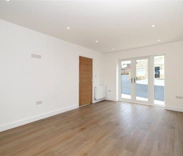 5 bedroom detached house to rent - Photo 2