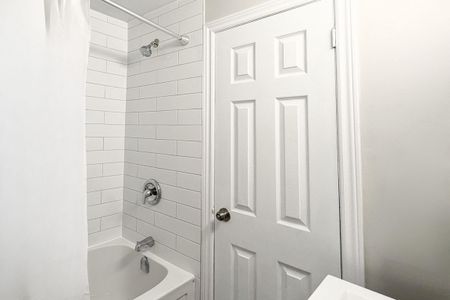 Sienna Apartments - PARKING SPACE, HEAT & WATER INCLUDED - Photo 2