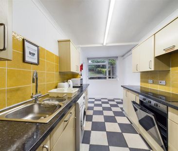 4 bedroom terraced house to rent - Photo 6