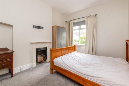 1 bed Room To Let - Photo 2