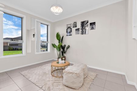 7 Pleasance Street, Box Hill NSW 2765 - House For Rent | Domain - Photo 4