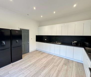 Modern Studios in a shared house in L9, bills included R3 - Photo 2