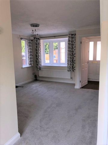 3 bedroom detached house to rent - Photo 3