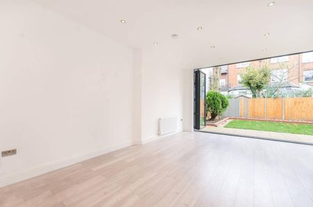 3 bedroom flat to rent - Photo 5