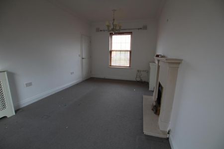 4 bedroom detached house to rent - Photo 2