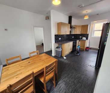 4 bedroom flat to rent - Photo 3