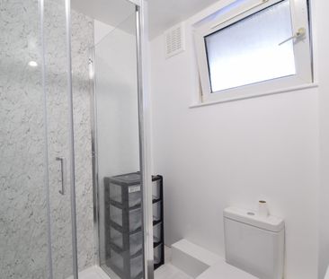 Room in a Shared House, Benham Close, SW11 - Photo 4