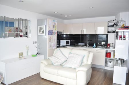 3 bedroom apartment to rent - Photo 2