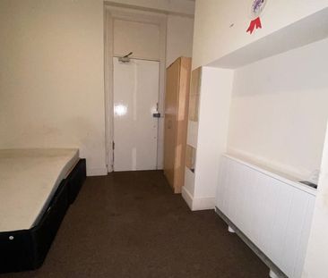 Room in a Shared House, Beech House Road, CR0 - Photo 1