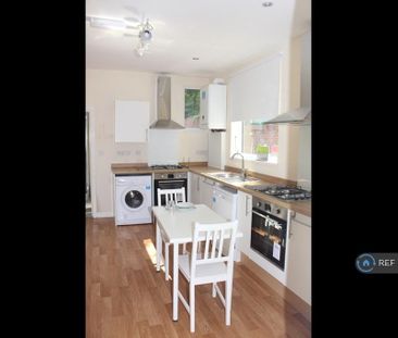 1 bedroom in a house share to rent - Photo 4
