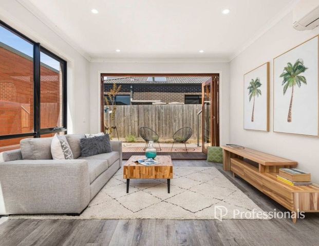 Luxurious Townhouse Living: Style and Comfort Near Keeley Park - Photo 1