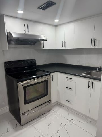 For Lease - 28 Donna Drive, Brampton, Ontario - Photo 2