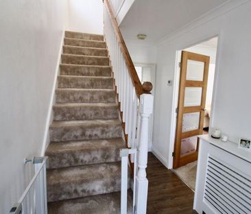 4 bedroom semi-detached house to rent - Photo 2
