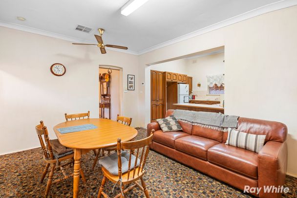 Fully Furnished Living in the Heart of Wagga Wagga - Photo 1