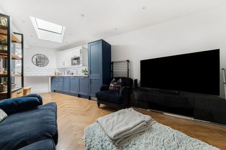 3 bedroom semi-detached house to rent - Photo 2