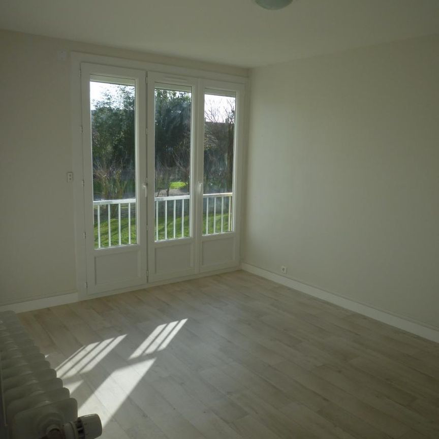 Loue Appartement à Rezé Pont Rousseau T2 rdc - cave et parking extérieur - Photo 1