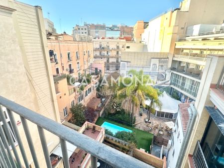 Spacious Renovated 4-Bedroom Apartment in the Gothic Quarter - Photo 2