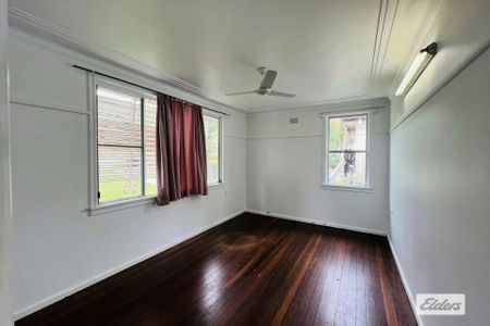 Spacious 5 Bedroom Family Home - Photo 3