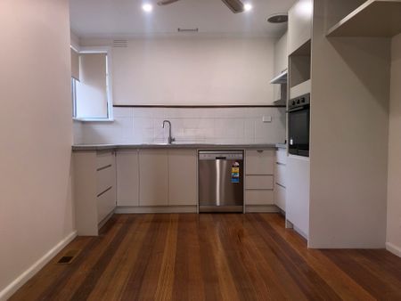 1320 Toorak Rd, Camberwell - Photo 3