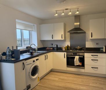 2 bedroom semi-detached house to rent - Photo 2