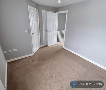 3 bedroom semi-detached house to rent - Photo 2