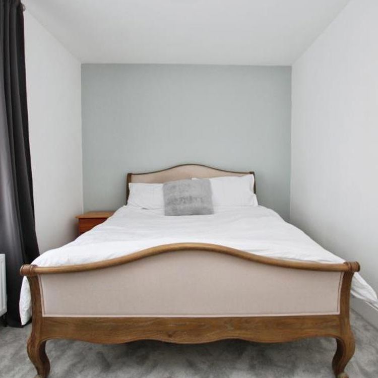 A modern two-bedroom terraced house in Westbury-on-Trym. - Photo 1