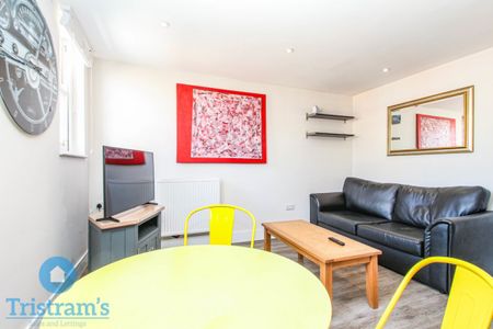 3 bed Apartment for Rent - Photo 2